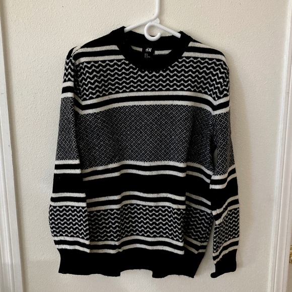 H&M Other - H&M Black And White Striped Pattern Sweater (Medium)